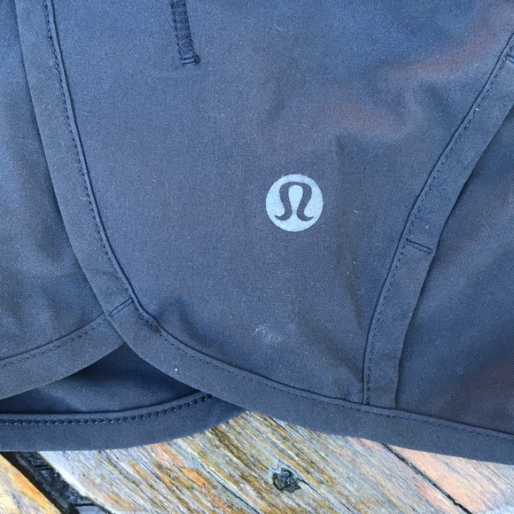 Lululemon Speed Up Shorts 2 - Picture 4 of 4